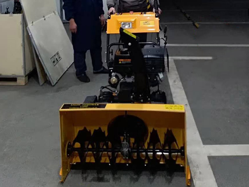 小型揚雪機